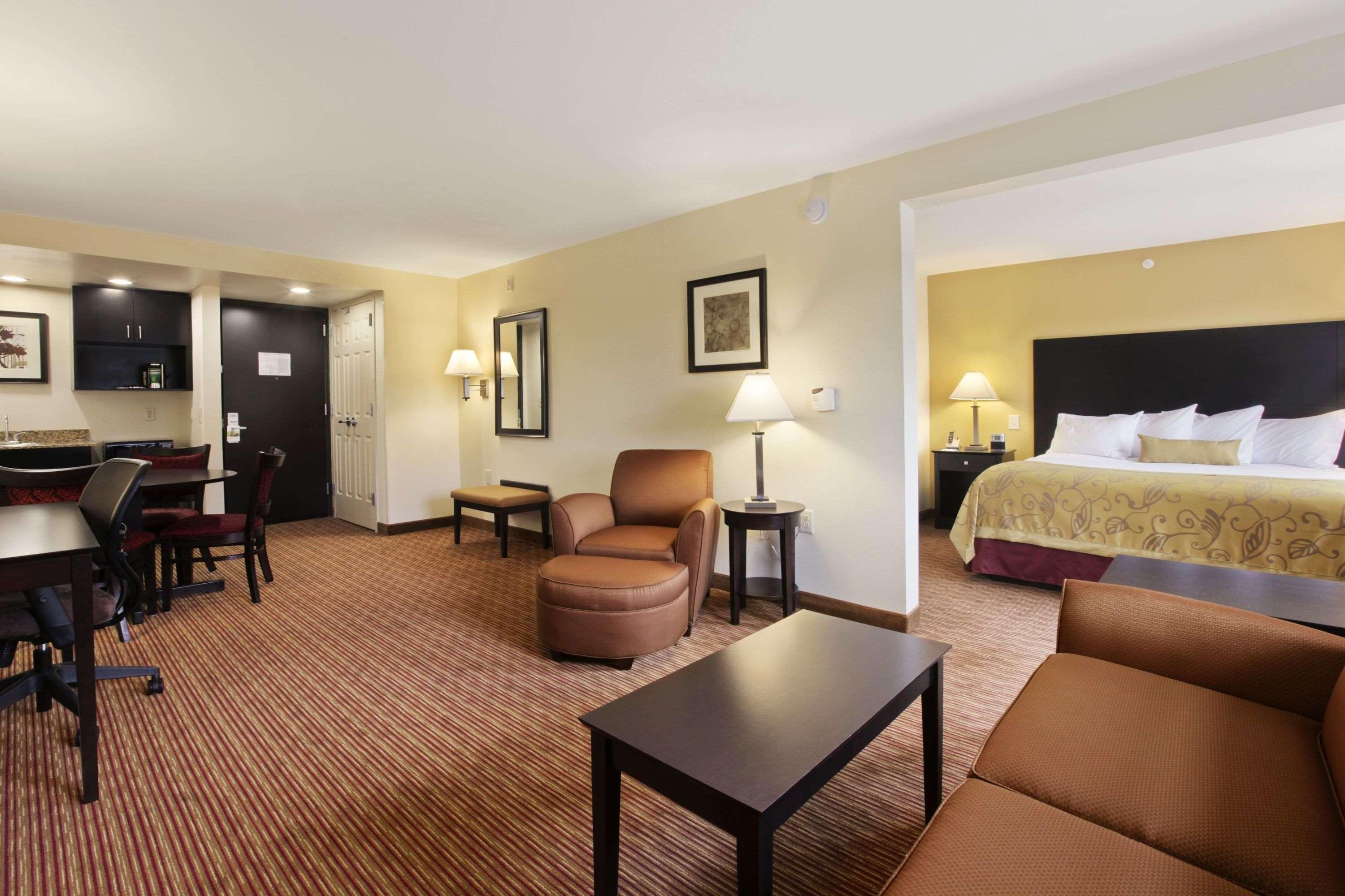 Wingate By Wyndham State Arena Raleigh/Cary Hotel Eksteriør billede