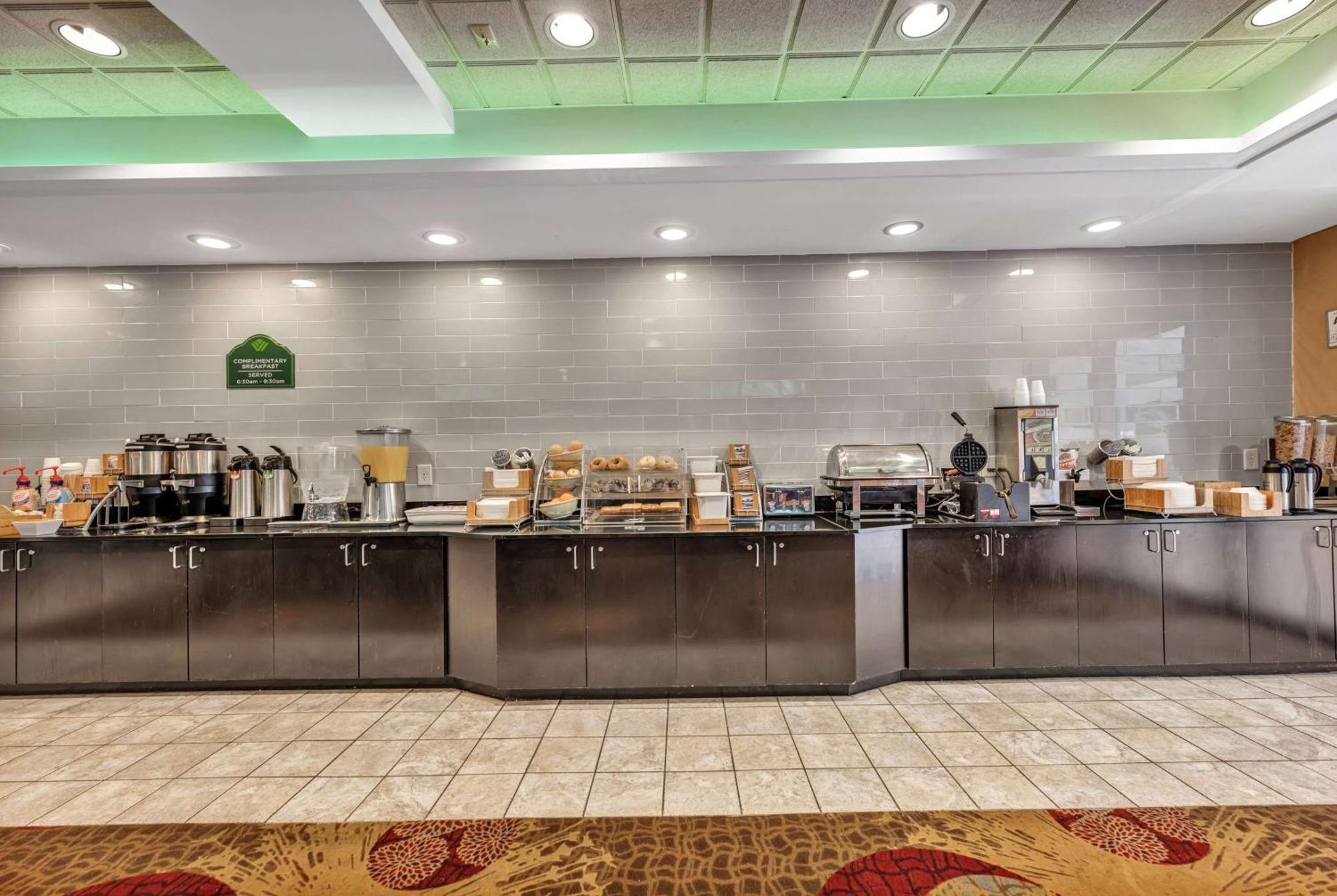 Wingate By Wyndham State Arena Raleigh/Cary Hotel Eksteriør billede